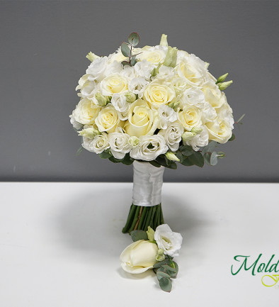 Букет невесты из белой эустомы и розы + бутоньерка Фото 394x433